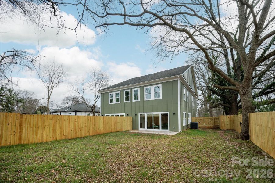 Large, fully fenced, backyard