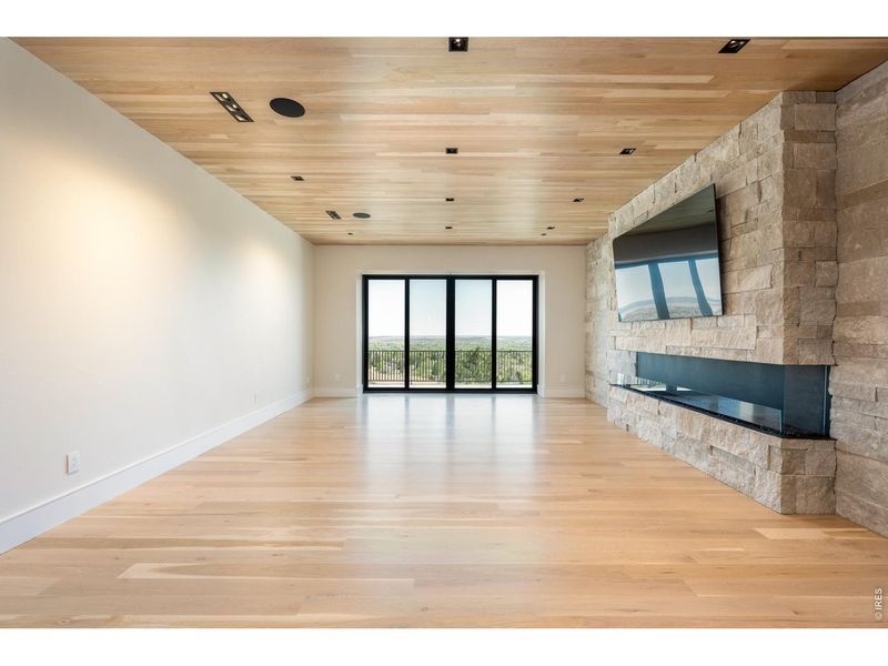 Spacious, unfurnished interior of a new home in , Boulder (Image 23).