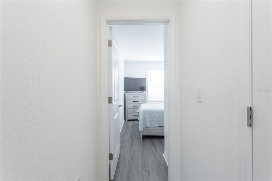 Spacious, unfurnished interior of a new home in , Sarasota (Image 27).