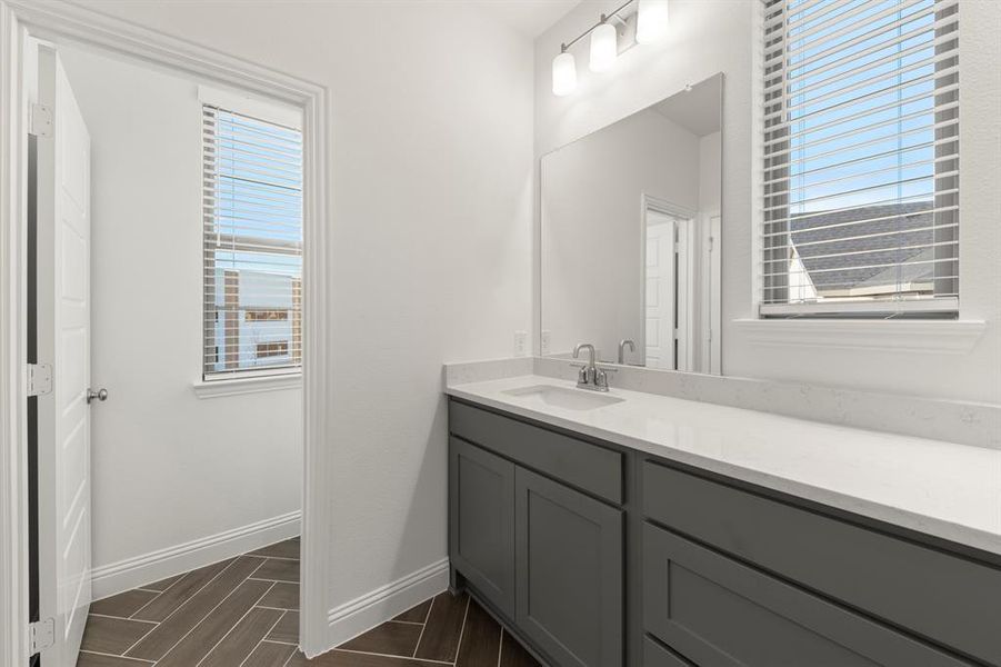 24. 2527 Huxley - Bath (4) 24. 2527 Huxley - Bath (4)