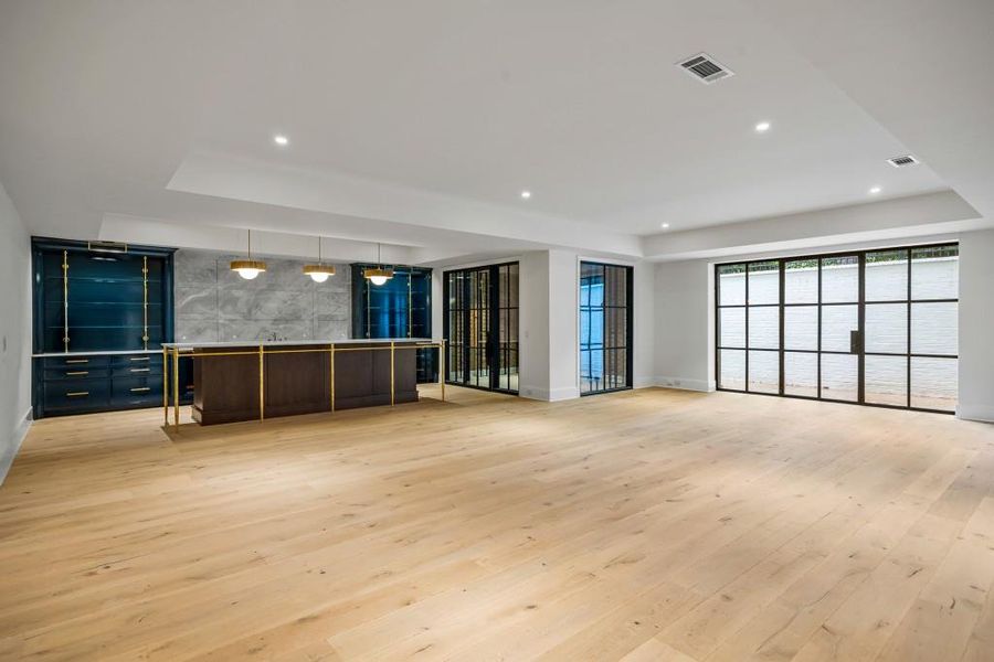 Spacious, unfurnished interior of a new home in , Atlanta (Image 75). Spacious, unfurnished interior of a new home in , Atlanta (Image 75).