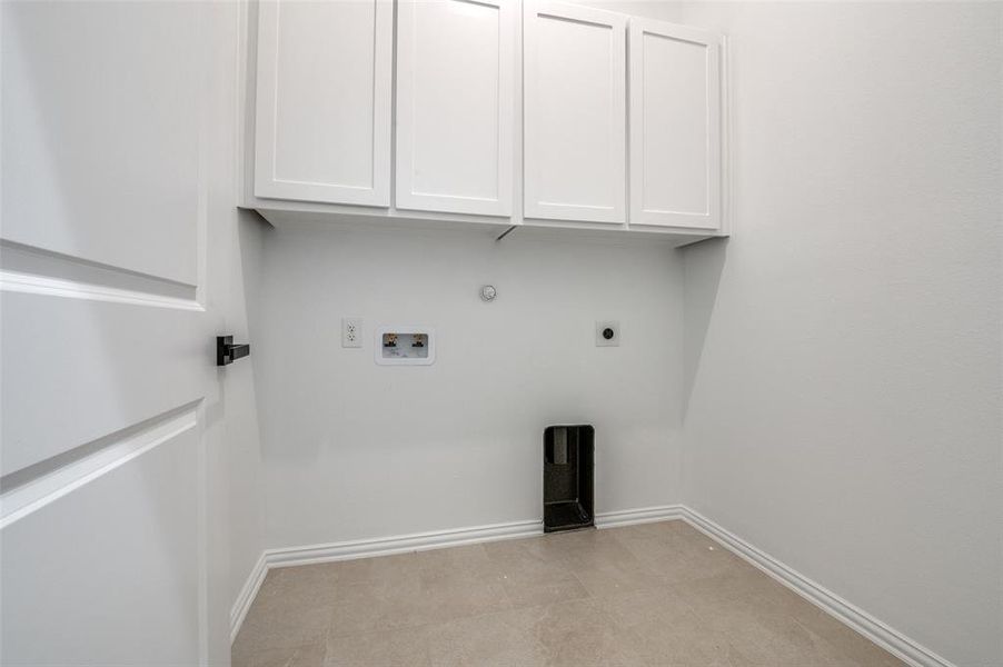 Spacious, unfurnished interior of a new home in , Waxahachie (Image 21).
