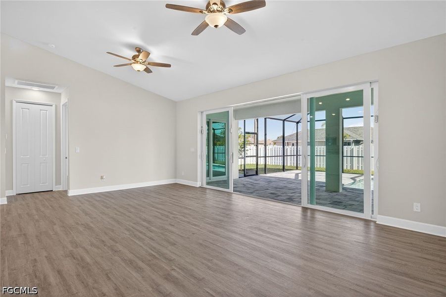 Spacious, unfurnished interior of a new home in Cape Coral, Cape Coral (Image 29).