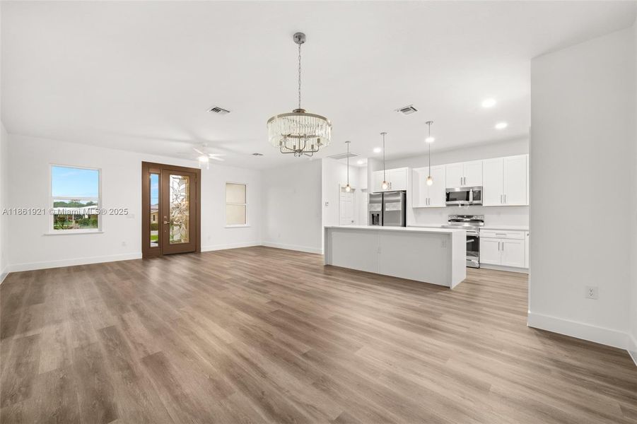 Spacious, unfurnished interior of a new home in , Sebring (Image 16).