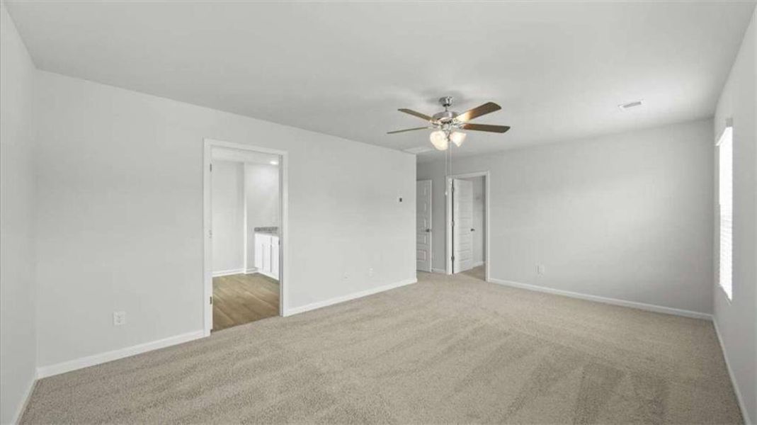 Spacious, unfurnished interior of a new home in Shoal Creek, Hampton (Image 10).