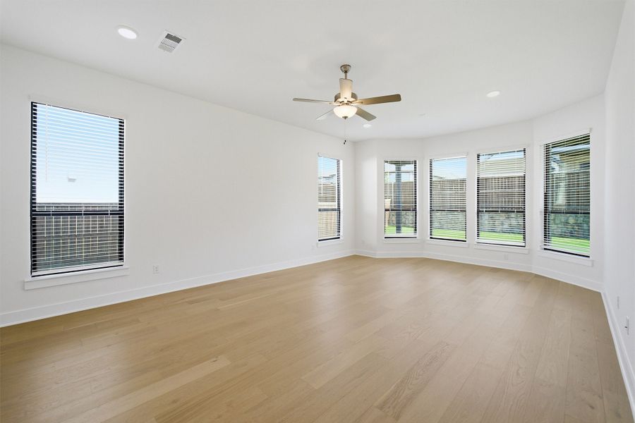 Spacious, unfurnished interior of a new home in Sonoma Verde, Rockwall (Image 70).