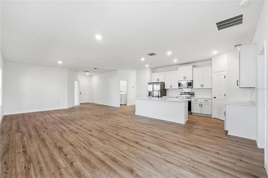 Spacious, unfurnished interior of a new home in , Groveland (Image 16).