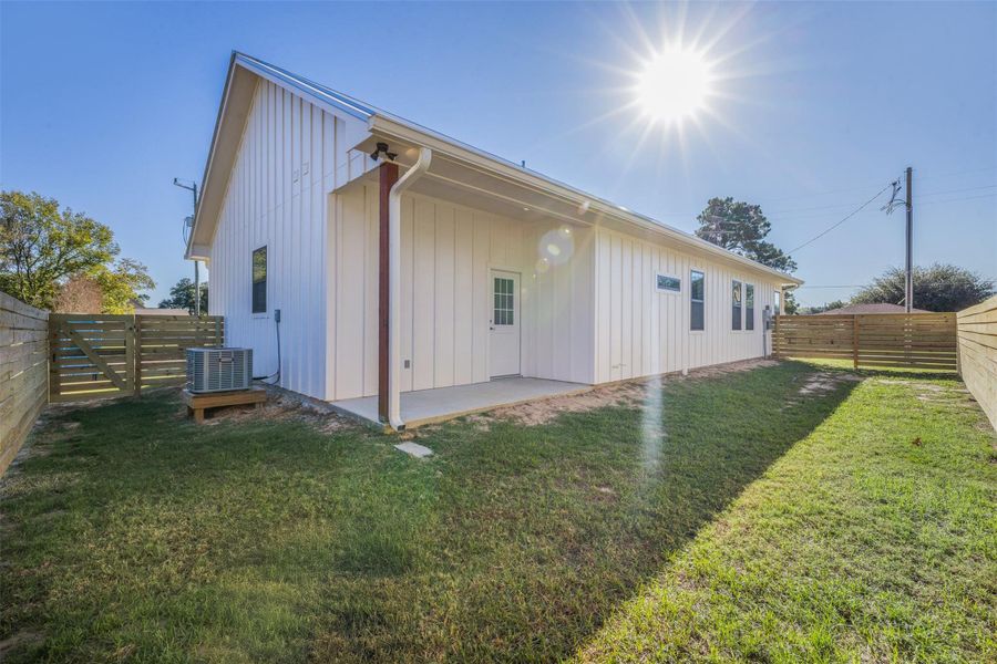 Exterior details and patio area of a home in , Franklin (Image 2).