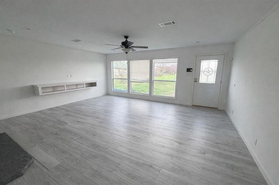 Spacious, unfurnished interior of a new home in , Grandview (Image 11).