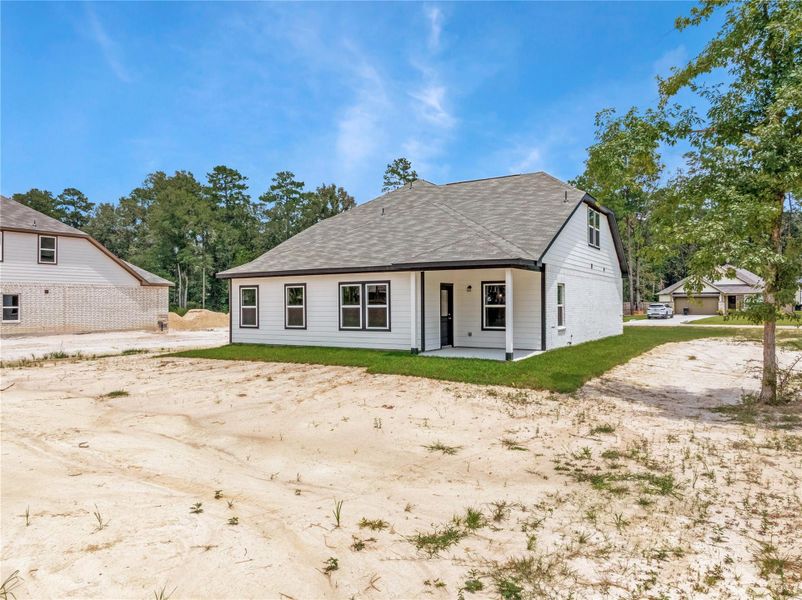 Exterior details and patio area of a home in Roman Forest, New Caney (Image 20).