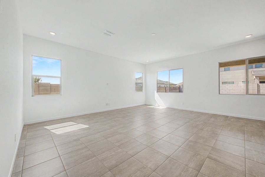 Spacious, unfurnished interior of a new home in Landmarke, San Tan Valley (Image 8).