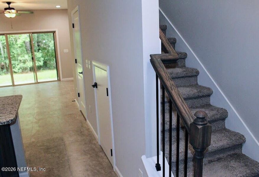 Spacious, unfurnished interior of a new home in , Middleburg (Image 10).
