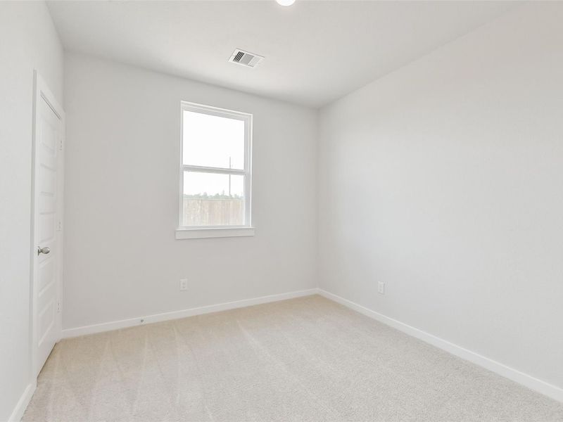 Spacious, unfurnished interior of a new home in Spring Branch Crossing, Conroe (Image 35).