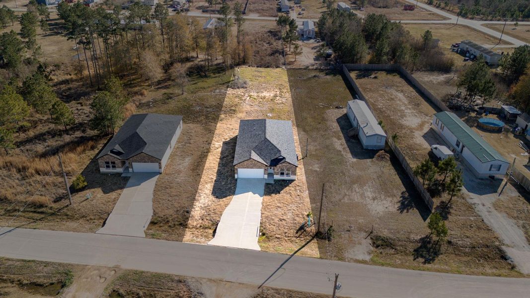 Discover this spacious property with tranquil surroundings, beautifully captured from above. Discover this spacious property with tranquil surroundings, beautifully captured from above.