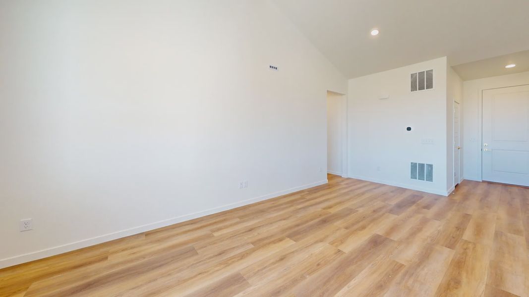 Spacious, unfurnished interior of a new home in Hudson Hills, Hudson (Image 9).