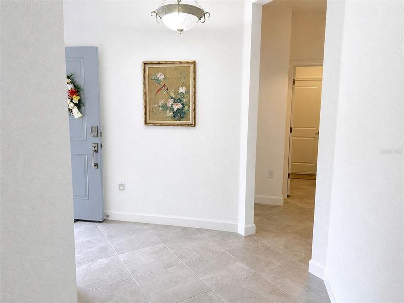 Spacious, unfurnished interior of a new home in Palm Lake at Coco Bay, Englewood (Image 26). Spacious, unfurnished interior of a new home in Palm Lake at Coco Bay, Englewood (Image 26).