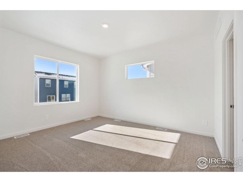 Spacious, unfurnished interior of a new home in Hudson Hills, Hudson (Image 10).