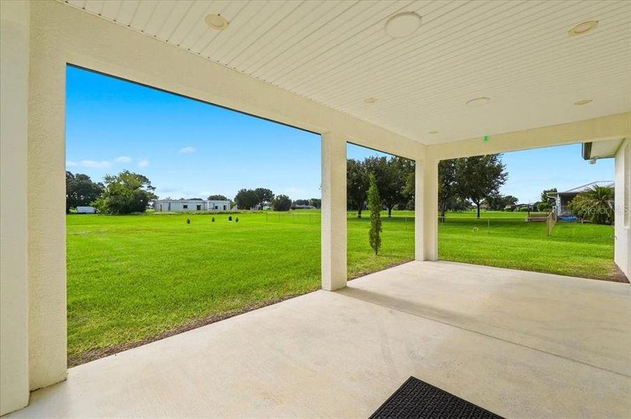 Exterior details and patio area of a home in , Sebring (Image 25).