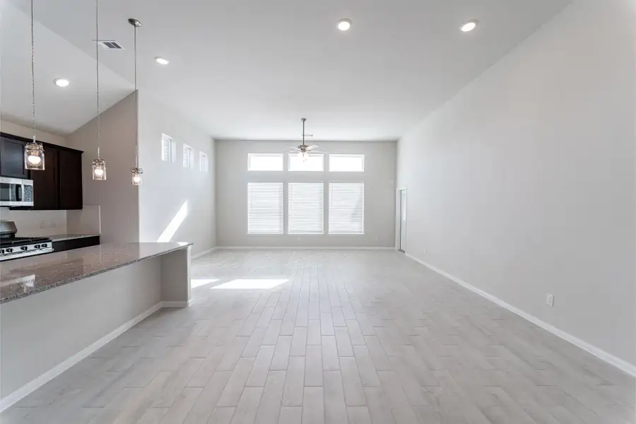 Spacious, unfurnished interior of a new home in Canterra Creek, Rosharon (Image 11). Spacious, unfurnished interior of a new home in Canterra Creek, Rosharon (Image 11).