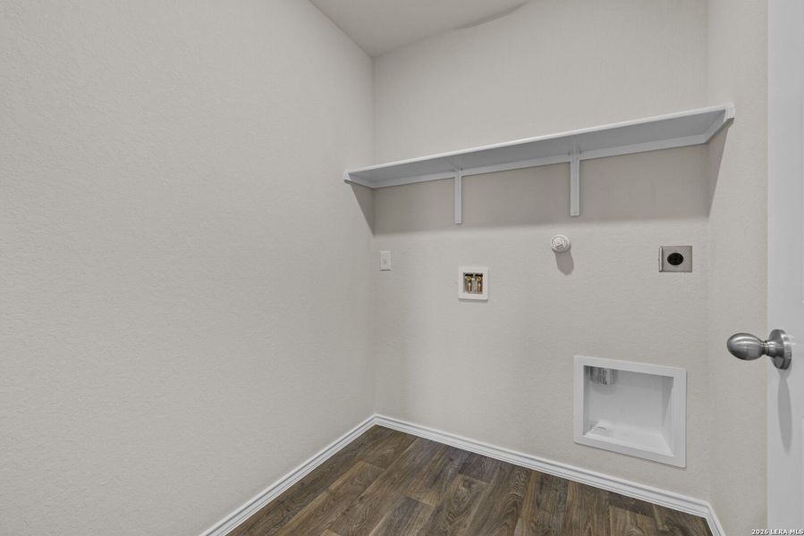 Spacious, unfurnished interior of a new home in Redbird Ranch, San Antonio (Image 17).