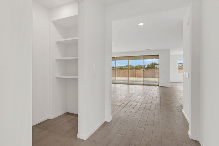 Spacious, unfurnished interior of a new home in Montelena, Marana (Image 9). Spacious, unfurnished interior of a new home in Montelena, Marana (Image 9).