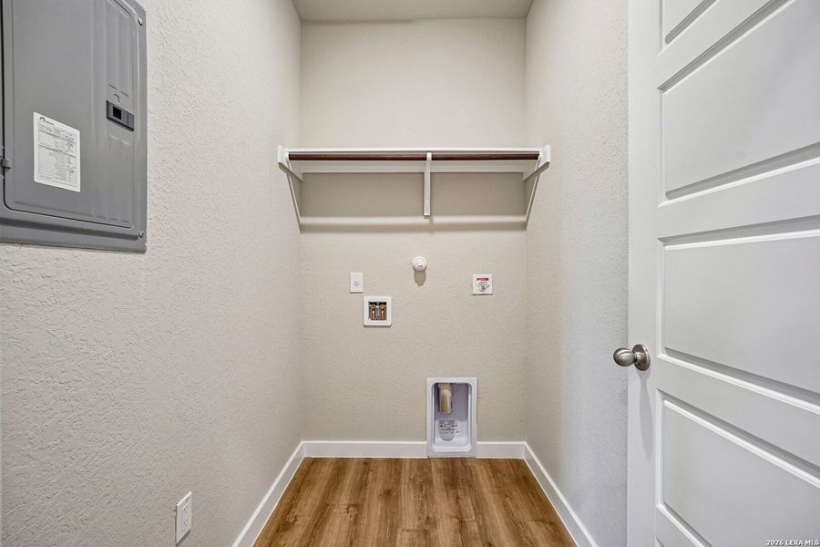 Spacious, unfurnished interior of a new home in Willow Point, San Antonio (Image 20). Spacious, unfurnished interior of a new home in Willow Point, San Antonio (Image 20).