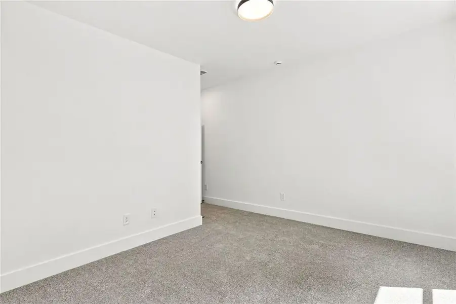 Spacious, unfurnished interior of a new home in , Marietta (Image 24).