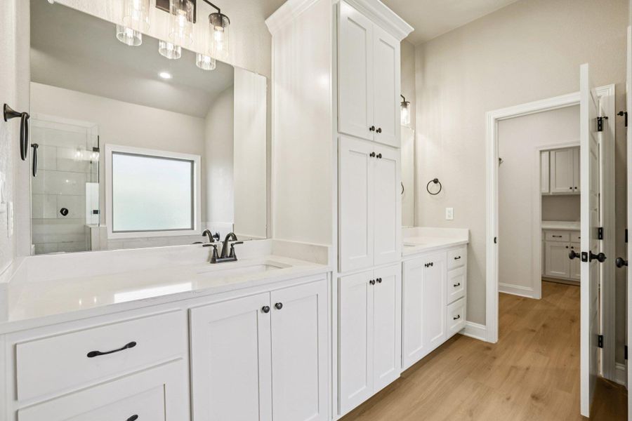 Furnished interior view inside a new home in Drake's Landing, Salado (Image 4).