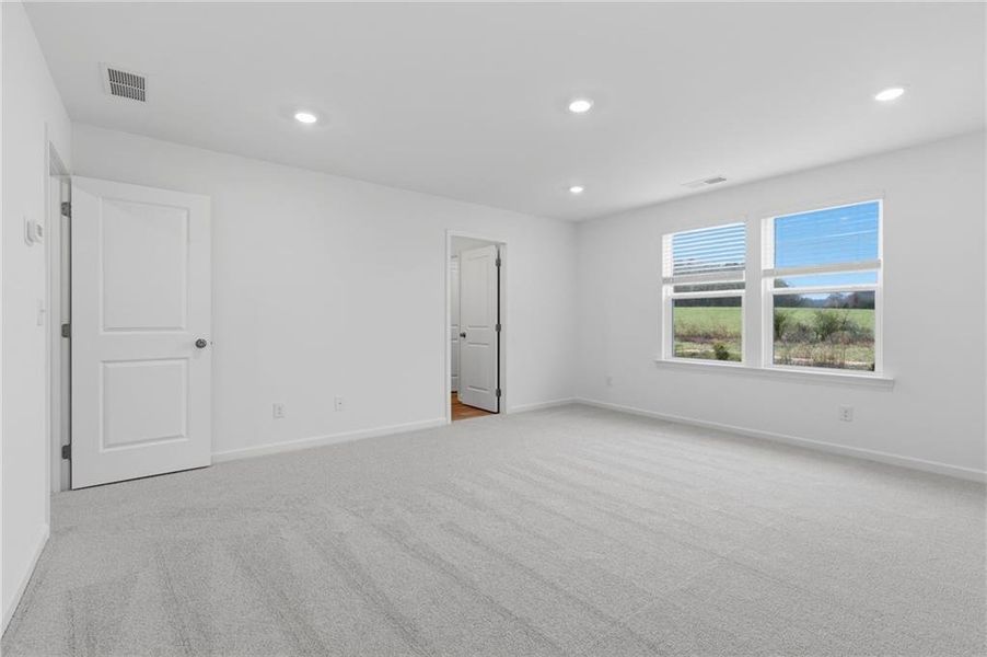 Spacious, unfurnished interior of a new home in Apalachee Hills, Bethlehem (Image 23).