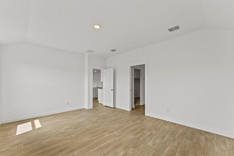 Spacious, unfurnished interior of a new home in Sonoma Oaks, Fredericksburg (Image 19). Spacious, unfurnished interior of a new home in Sonoma Oaks, Fredericksburg (Image 19).