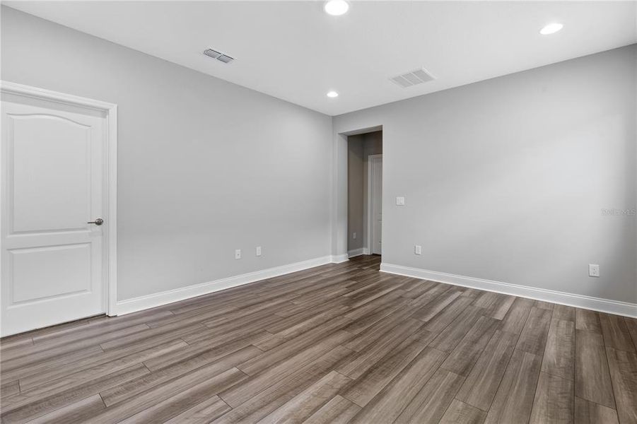 Spacious, unfurnished interior of a new home in Encore at Ovation, Winter Garden (Image 15).
