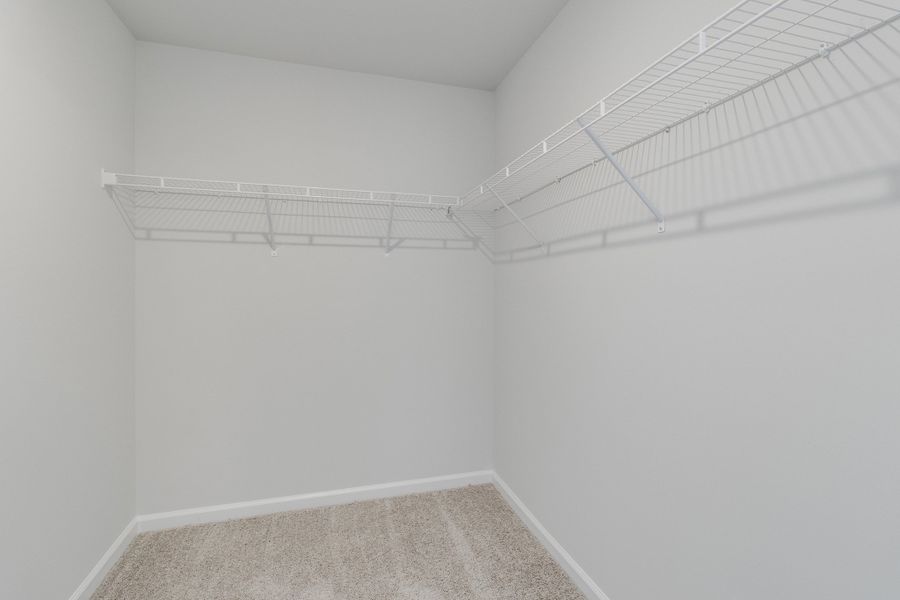 Spacious, unfurnished interior of a new home in Bluefield, Lexington (Image 28).
