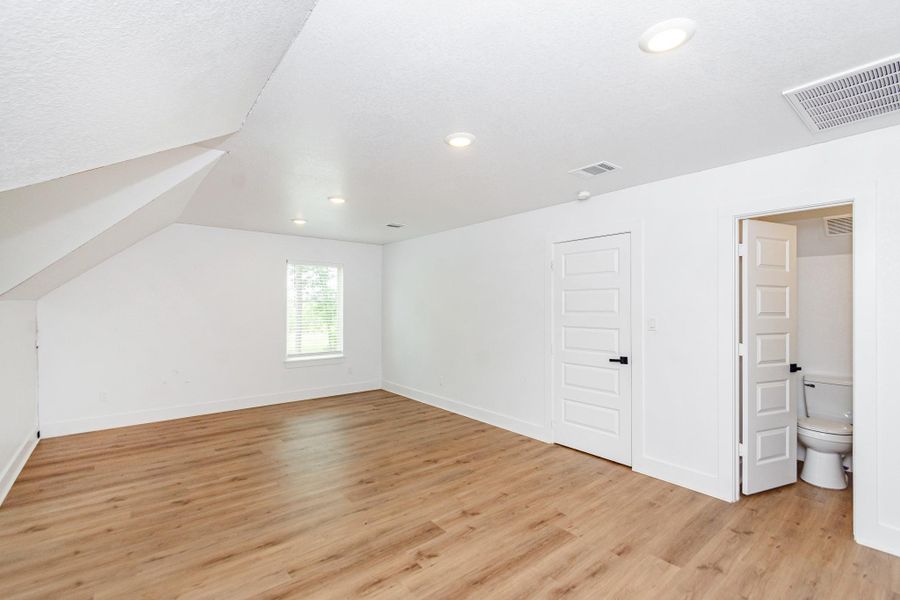 Spacious, unfurnished interior of a new home in , Livingston (Image 25).