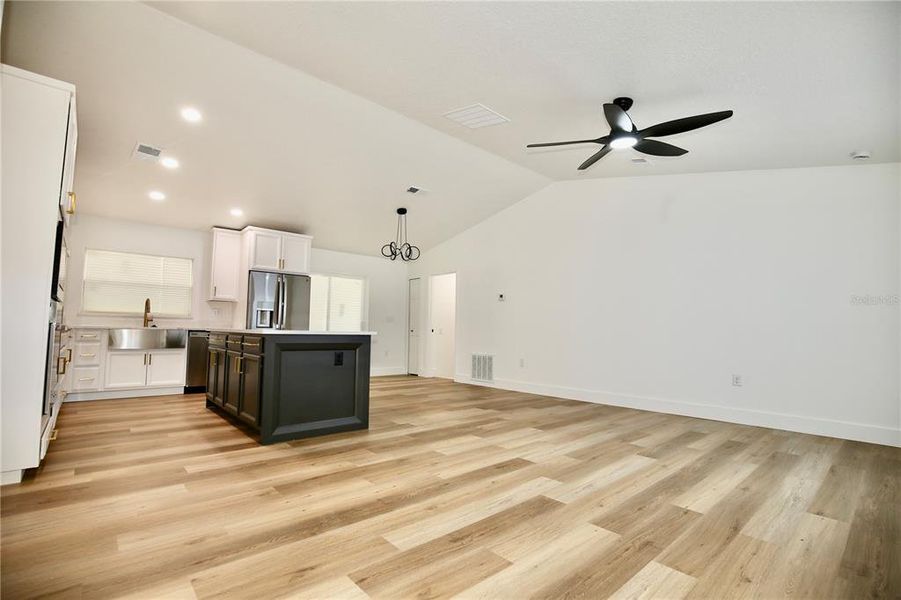 Spacious, unfurnished interior of a new home in , Orlando (Image 22).