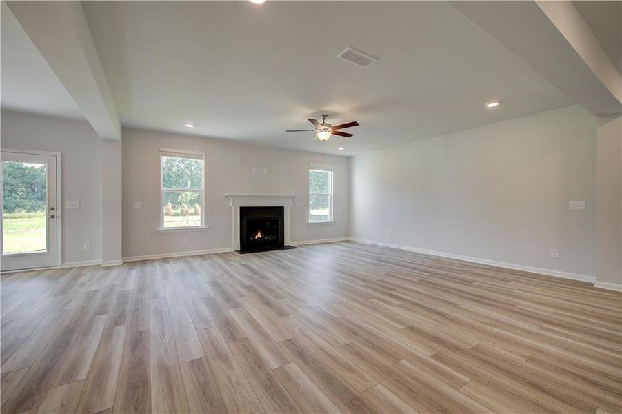 Spacious, unfurnished interior of a new home in Northcroft, Loganville (Image 22).