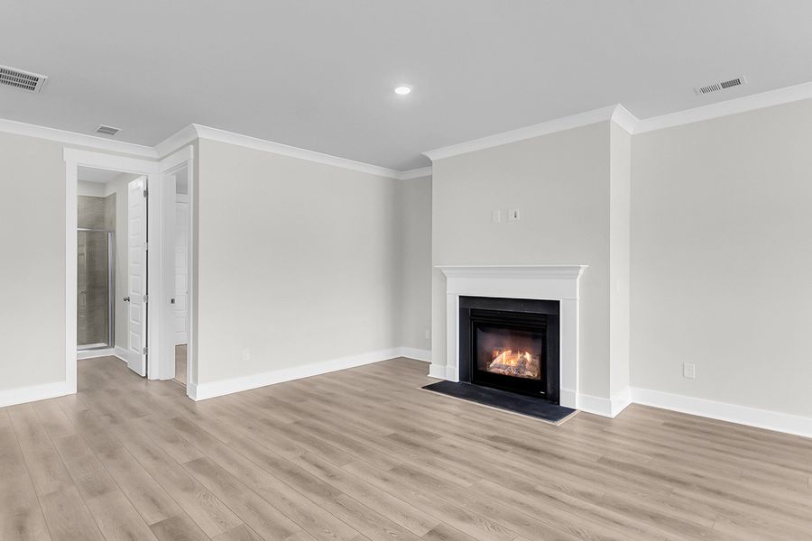 Spacious, unfurnished interior of a new home in Pineland Preserve, Summerville (Image 33).