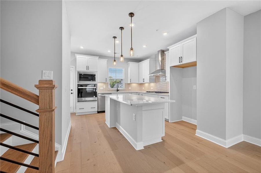 Furnished interior view inside a new home in 1871 Hollywood, Atlanta (Image 13).