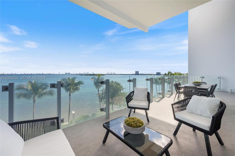 Exterior details and patio area of a home in , Miami (Image 25).