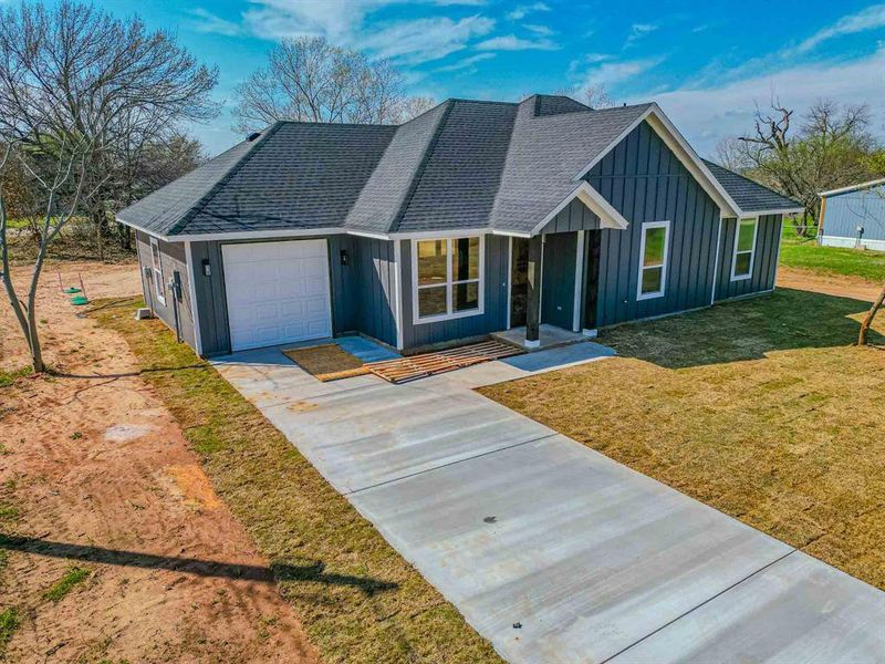 Front exterior of a new home in , Granbury, TX, highlighting curb appeal (Image 1). Front exterior of a new home in , Granbury, TX, highlighting curb appeal (Image 1).