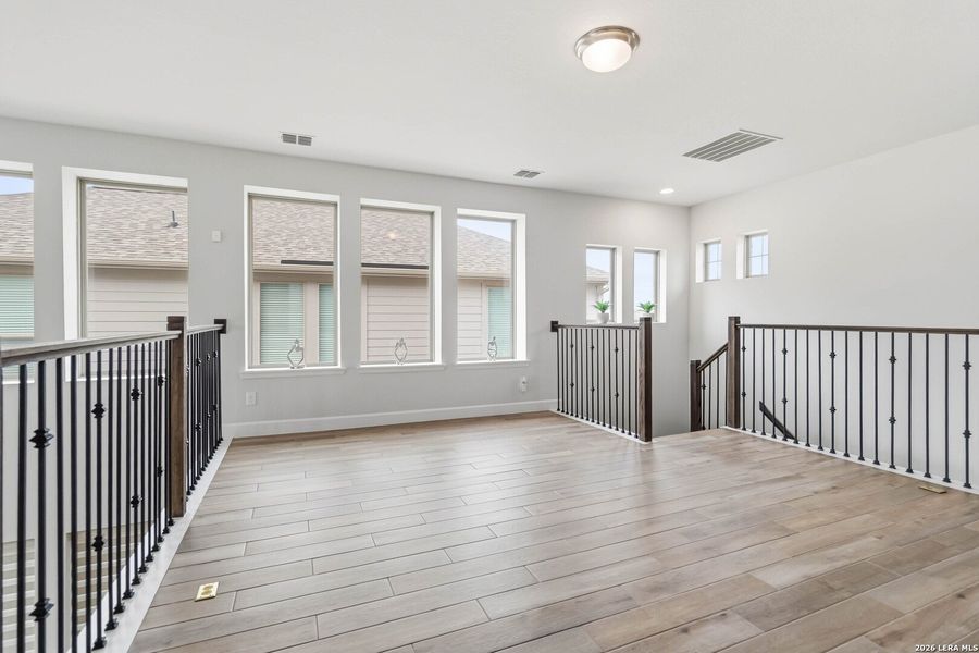 Spacious, unfurnished interior of a new home in Kinder Ranch, San Antonio (Image 16).