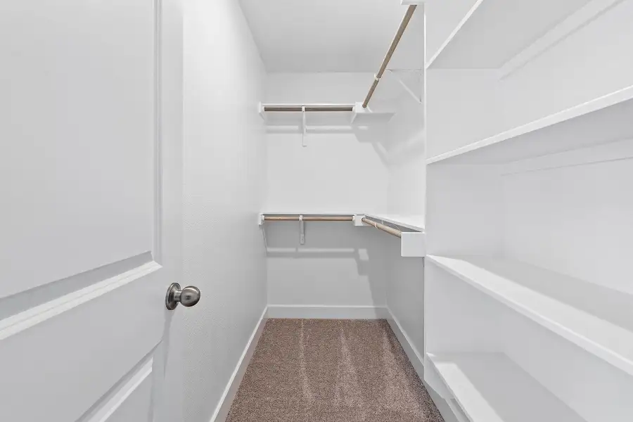 Spacious, unfurnished interior of a new home in Parmer Ranch, Georgetown (Image 42).