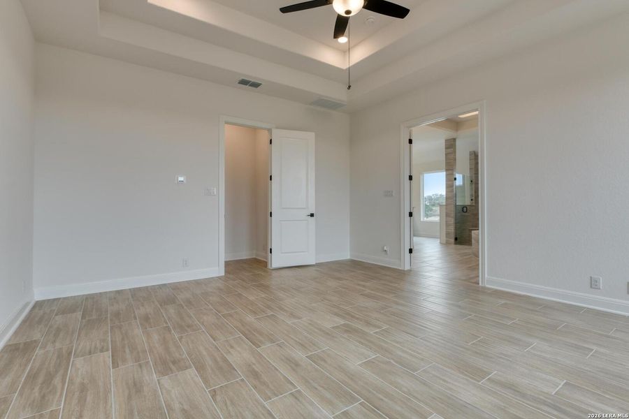 Spacious, unfurnished interior of a new home in Waldsanger, New Braunfels (Image 17).