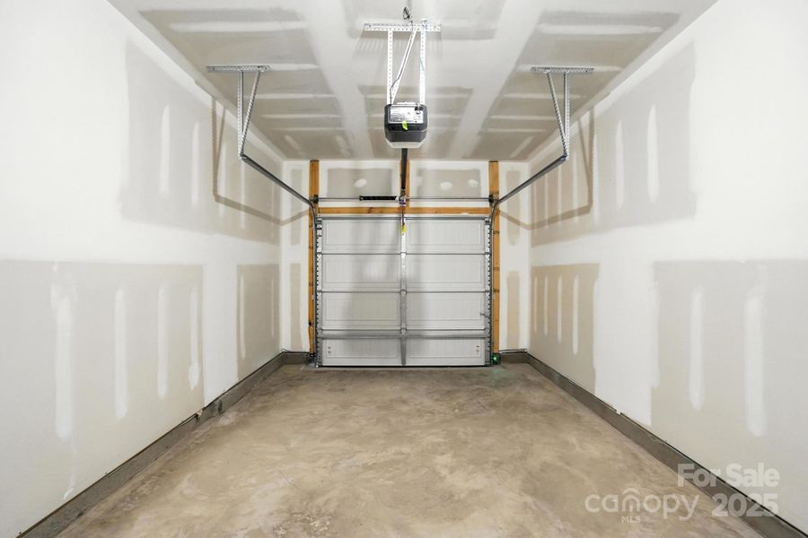 Spacious, unfurnished interior of a new home in Harrisburg Village Townhomes, Harrisburg (Image 36).