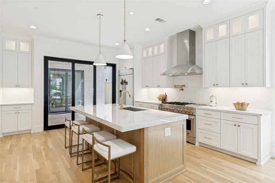 Kitchen with Island Breakfast Bar