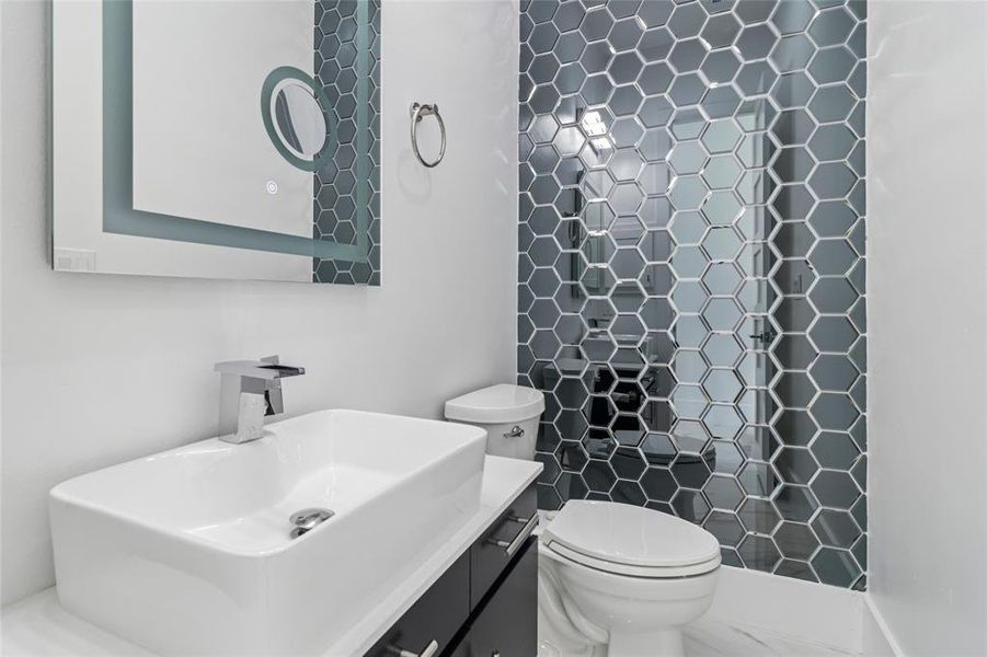 Furnished interior view inside a new home in , Irving (Image 14).