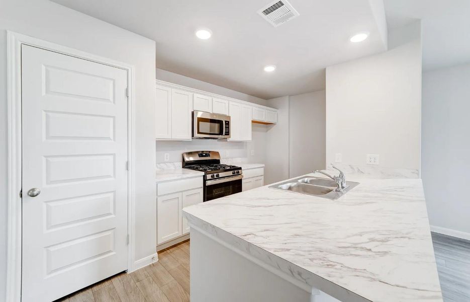 Furnished interior view inside a new home in Redland Estates, Lufkin (Image 5).