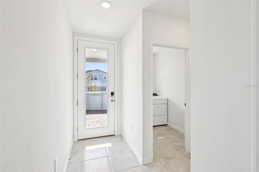 Spacious, unfurnished interior of a new home in , Lake Alfred (Image 13).