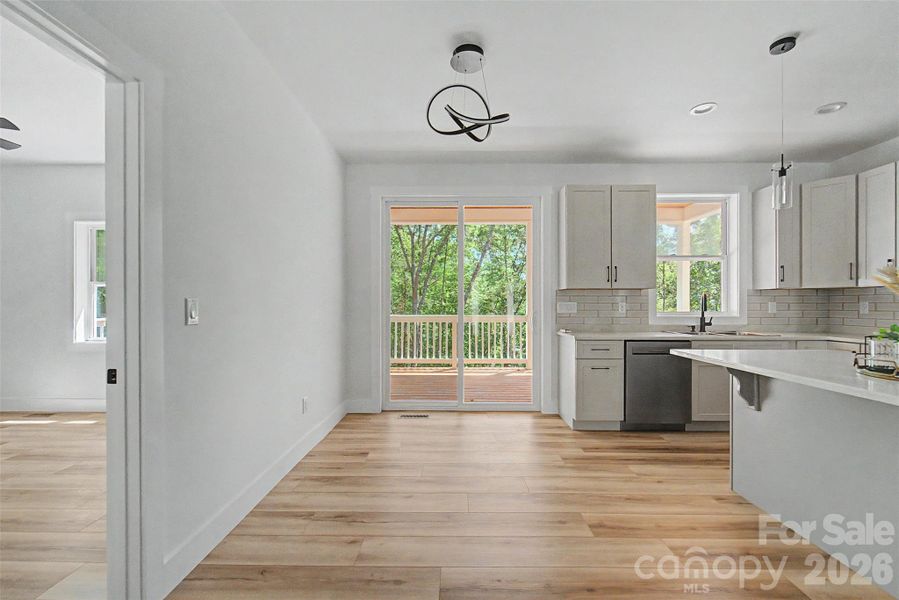 Spacious, unfurnished interior of a new home in , Franklin (Image 25).