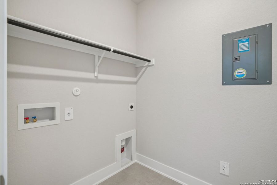 Spacious, unfurnished interior of a new home in Carmel Ranch, Schertz (Image 41).