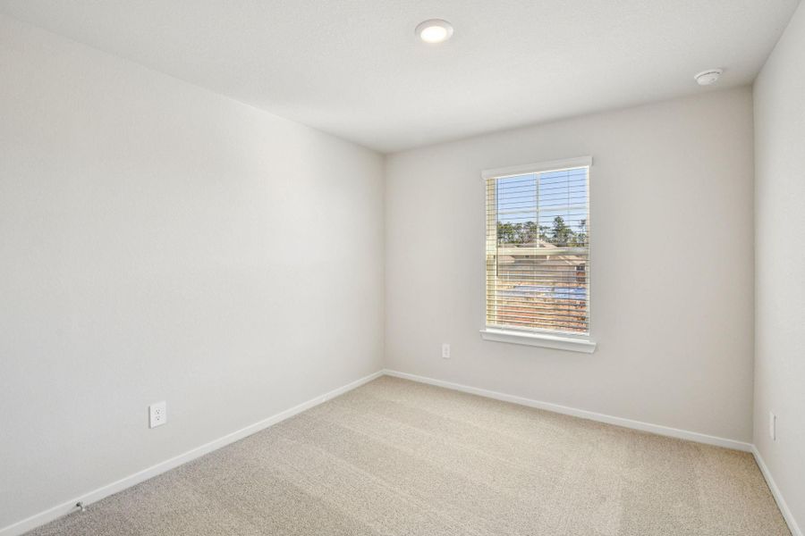 Spacious, unfurnished interior of a new home in Stewart's Ranch, Conroe (Image 23).